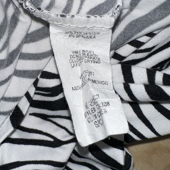 Cabi Zebra Print Long Sleeve Bodysuit Women’s Size Small V-neck - Picture 7 of 7